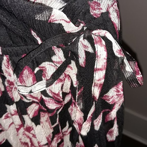 Ali & Jay Wrap Front Dress - Picture 5 of 6